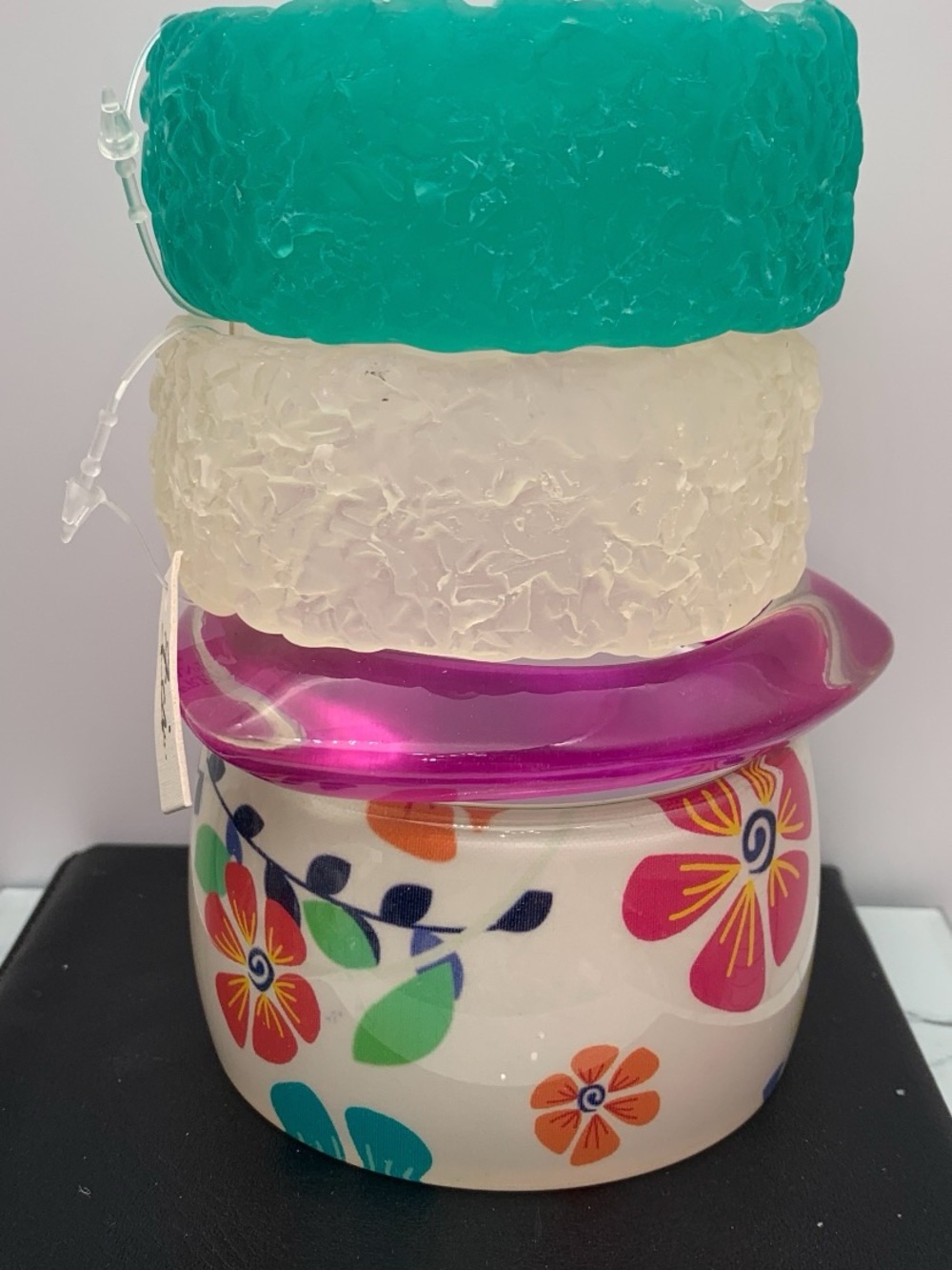 NWT Lot of 4 chunky acrylic bangle bracelets